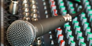 microphone-626032_1920